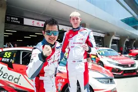 1xBit体育视频-东风战神在今日刀塔比赛中表现亮眼，完成三杀，评论席掌声连连