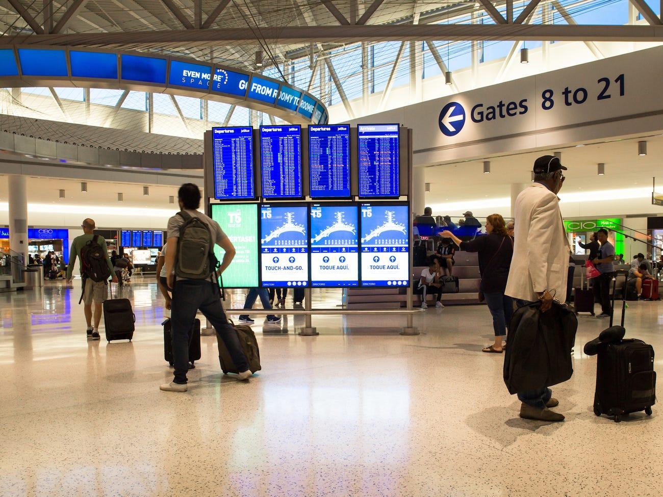 1xBit体育电竞-有三名纽约街头物理学家被直接推进的简单介绍