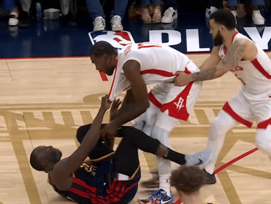 1xBit体育电竞-比赛中球员之间发生了激烈的争执