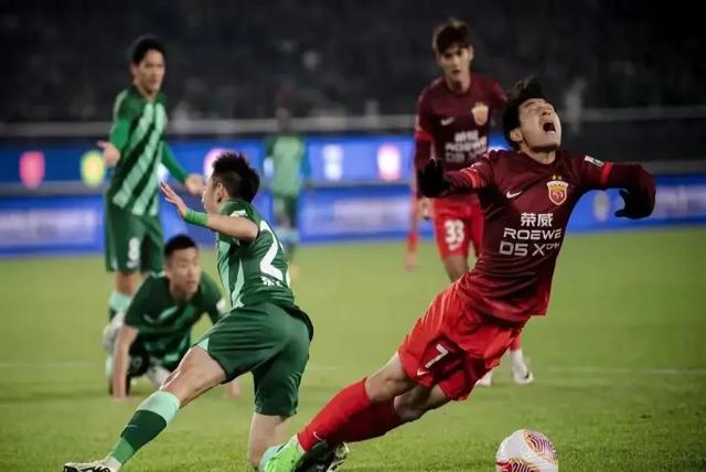 1xBit体育网页版-关于中超联赛热度持续升温，球队实力竞逐如火如荼的信息