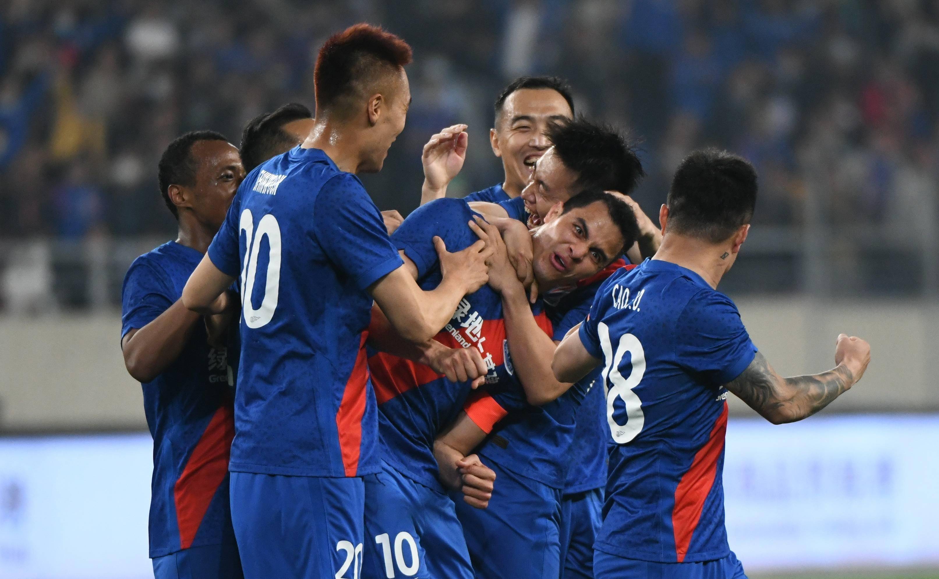 1xBit体育课程-球队集体抗议裁判,吹罚争议不断