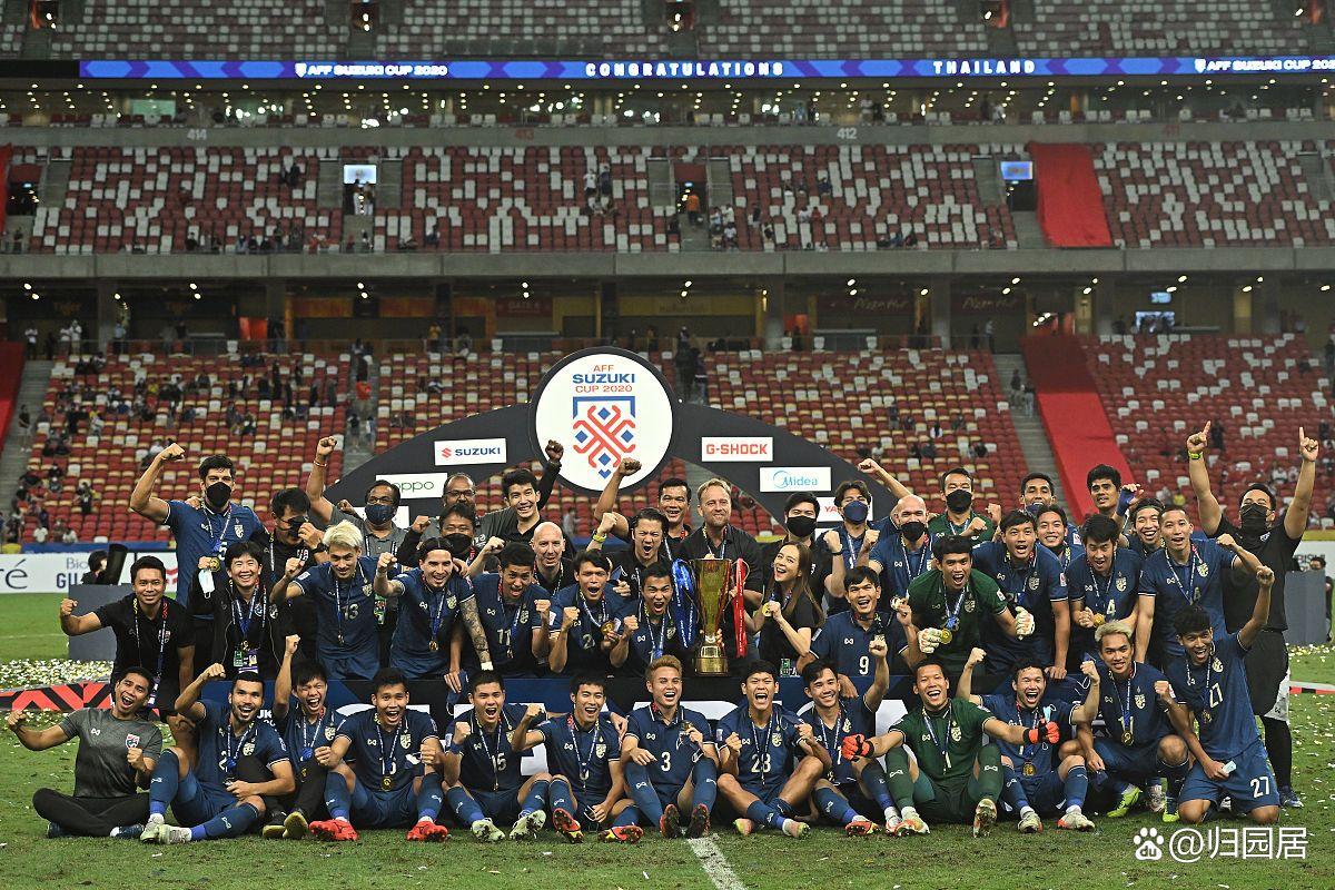 1xBit体育竞技-圣埃蒂安球迷为球队欢呼加油