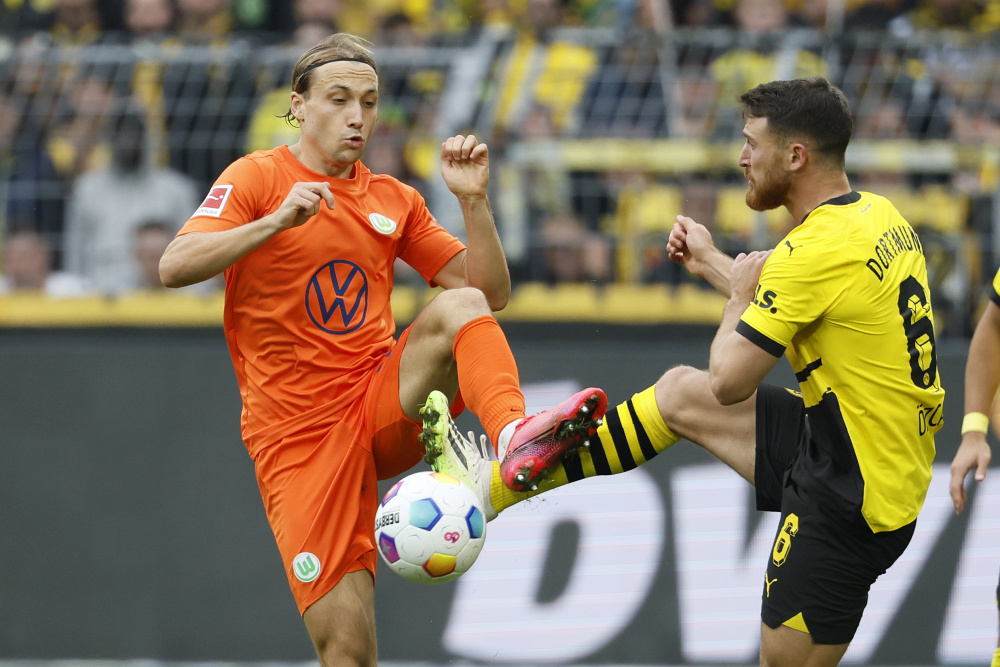 1xBit体育app下载地址-沃尔夫斯堡球员主教练强调团结合作，力争夺取三分