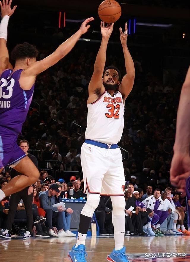 关于凯尔特人负小牛，唐斯首秀功亏一篑的信息