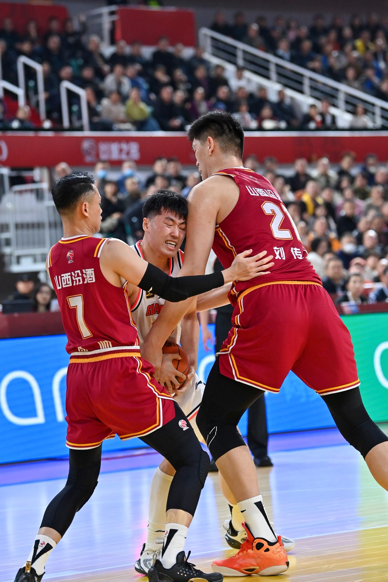 1xBit体育地址-关于山西汾酒队员在CBA比赛中表现出色,备受球迷瞩目的信息
