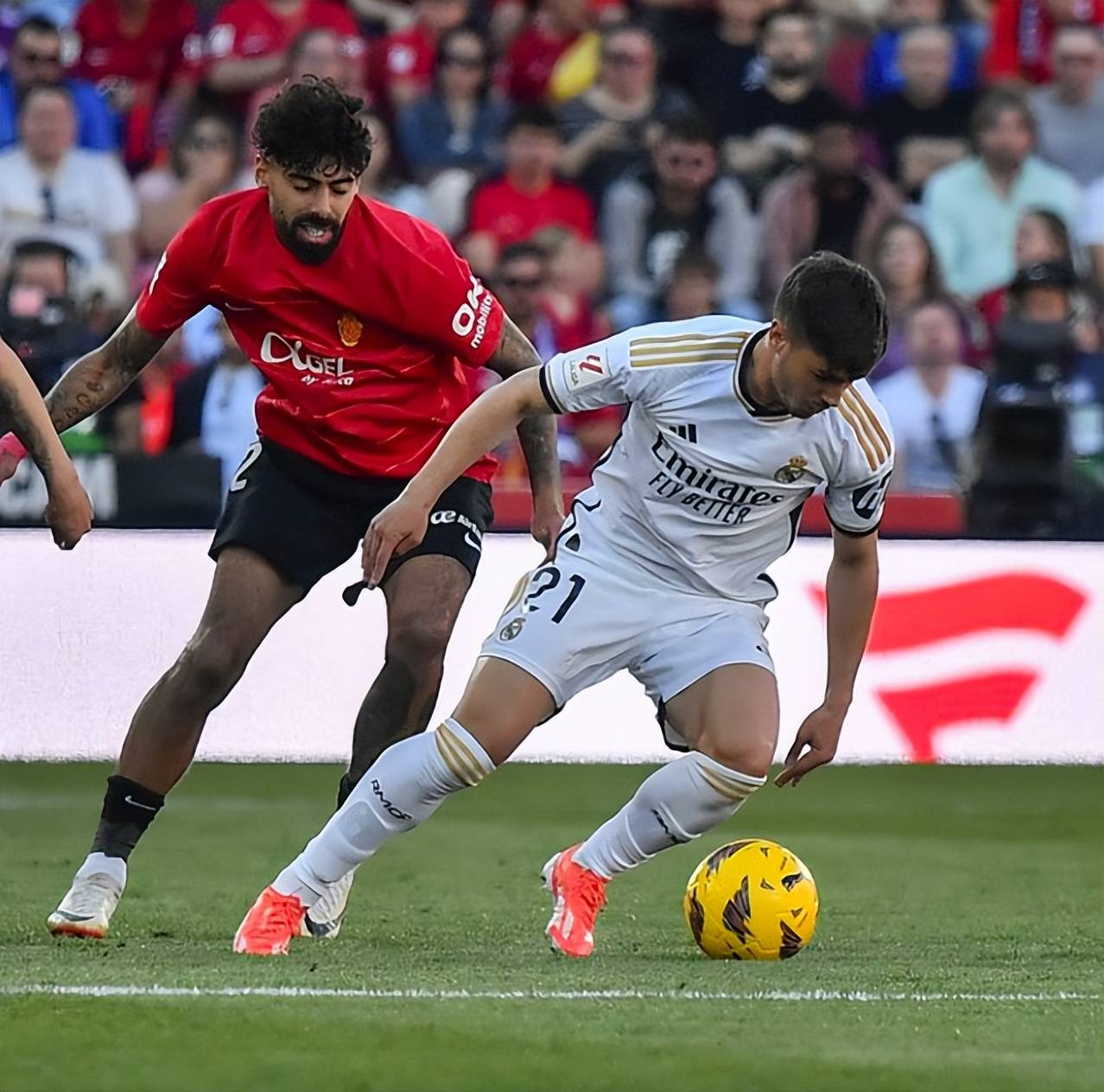 1xBit体育网站入口-皇马主场大胜曼联，几乎锁定晋级