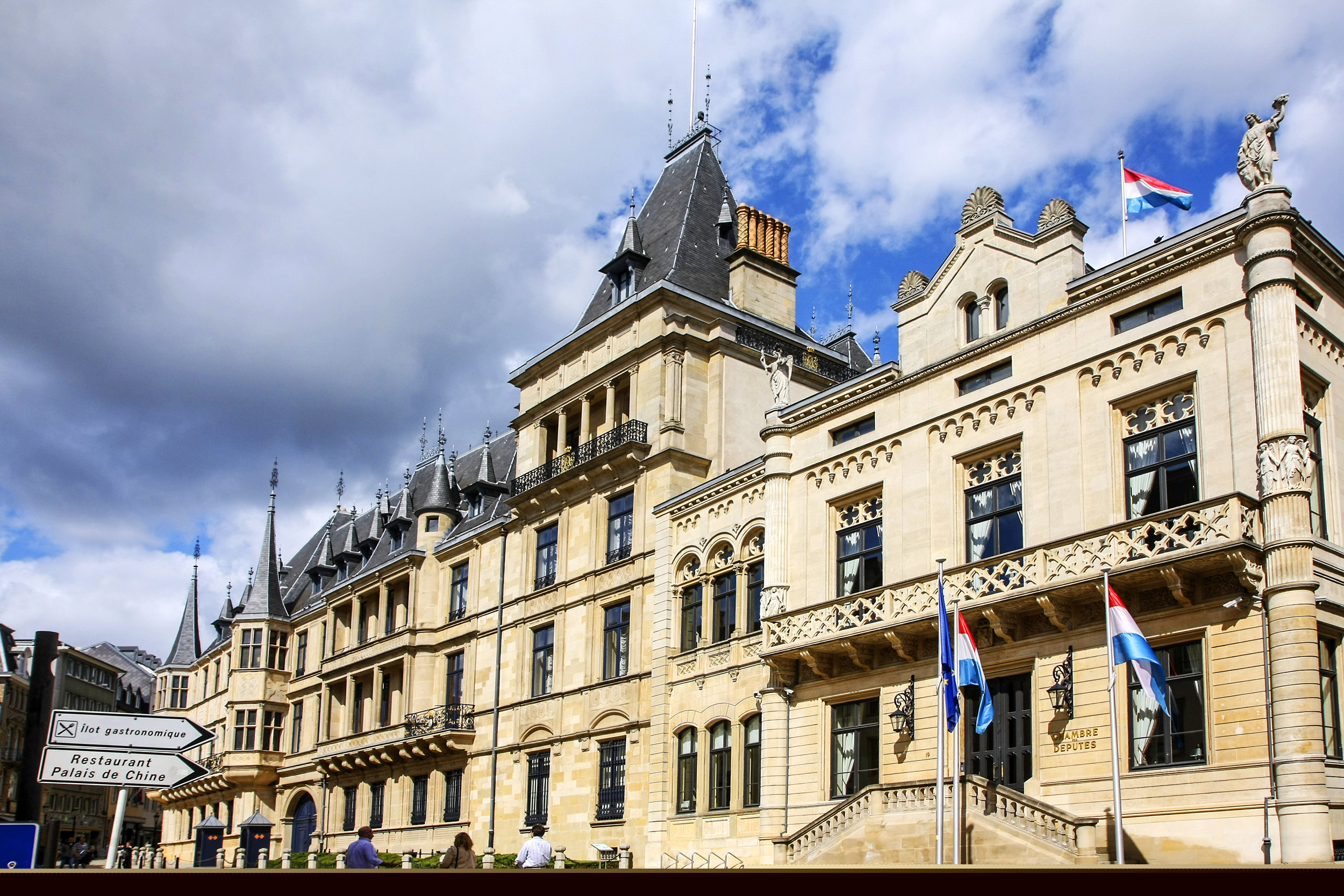 1xBit体育地址-卢森堡代表团精神抖擞，气势如虹