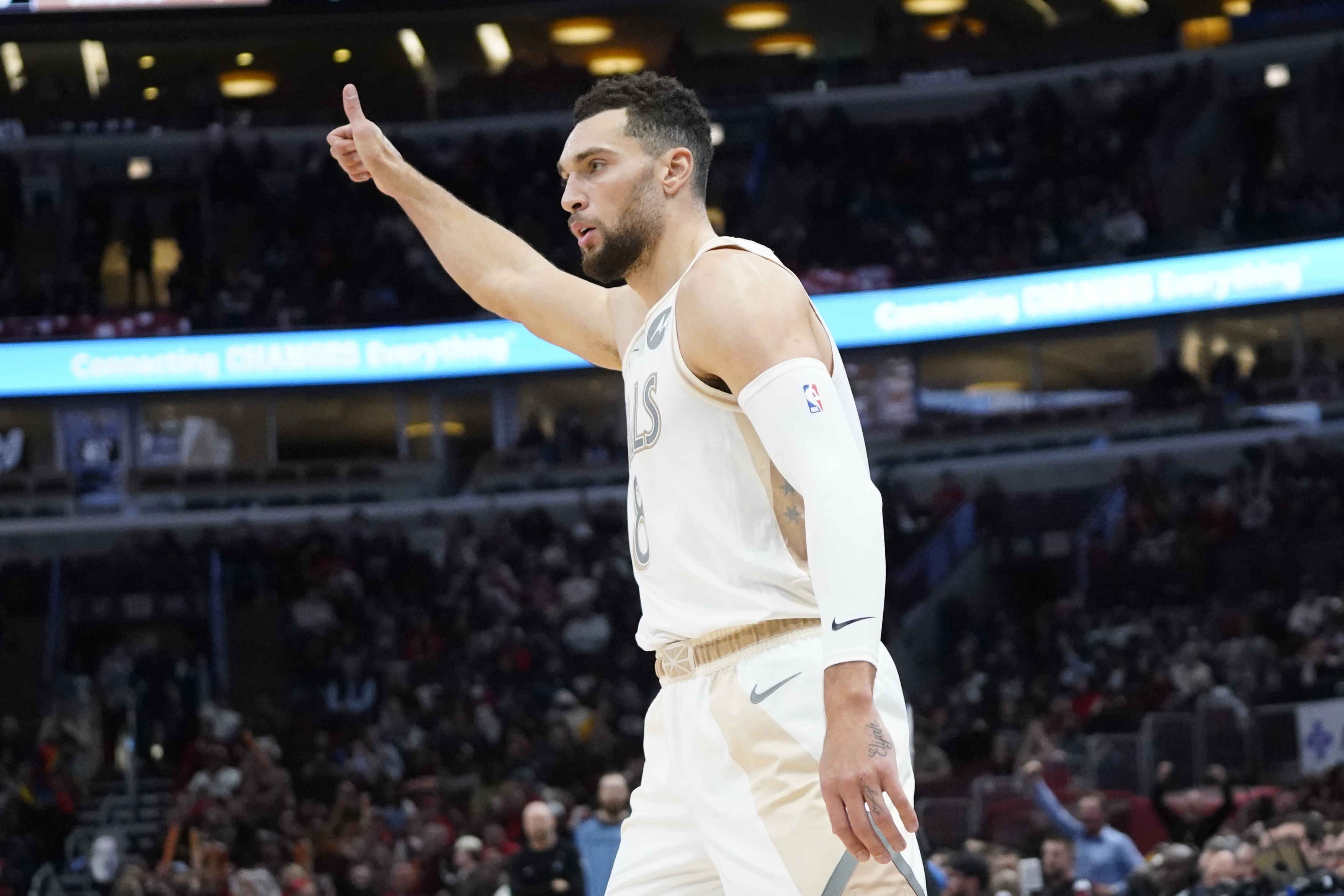 1xBit体育入口-公牛不敌骑士，拉文砍下30+得分的简单介绍