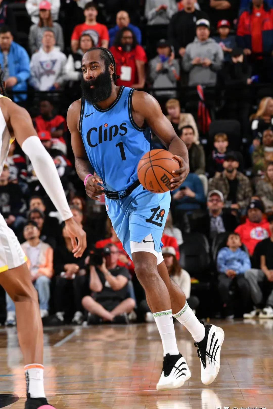 1xBit体育娱乐-火箭不敌老鹰，哈登独砍38分的简单介绍