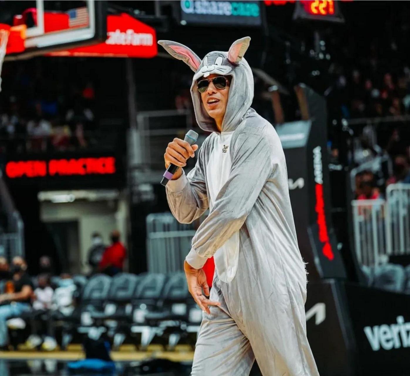 1xBit体育新闻-老鹰夺得主场胜利，新秀表现出色